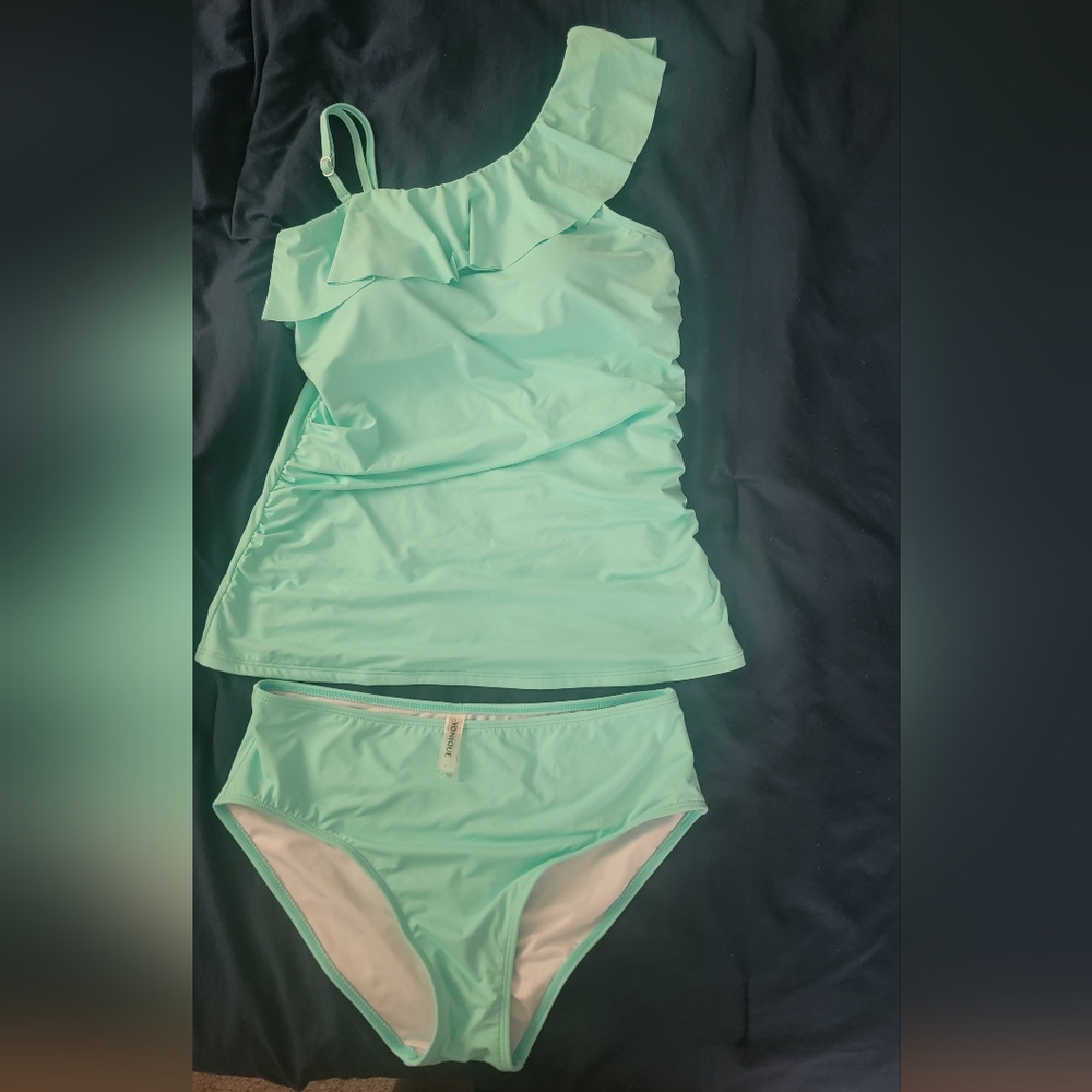 NWT-Women's 2 piece Swimsuit Size L